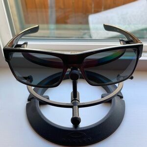 Gently used Oakley Two Face black frame with polarized lenses